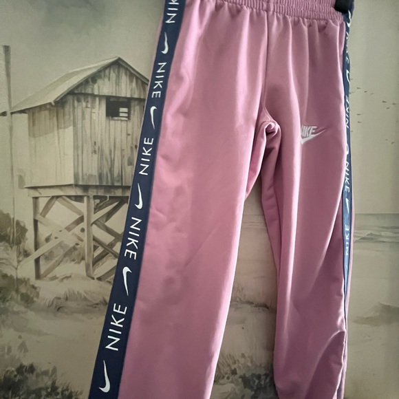 Girls Nike track suit. Size medium - Picture 4 of 8